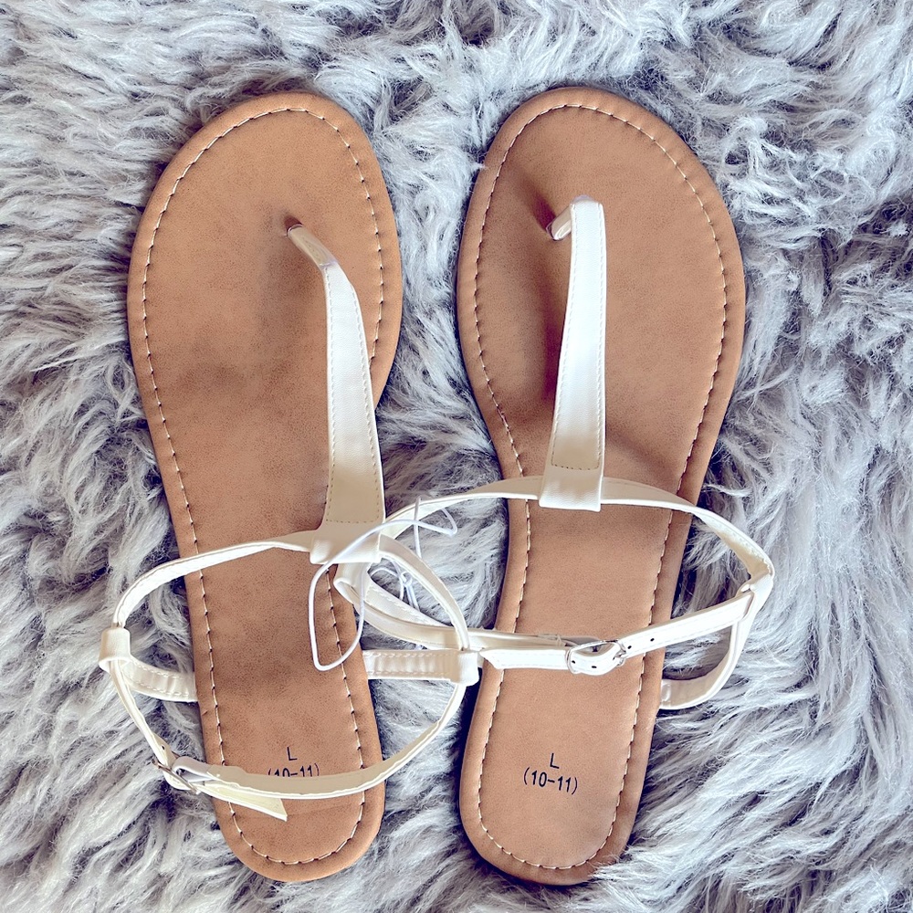 Ladies size 10, sandals.